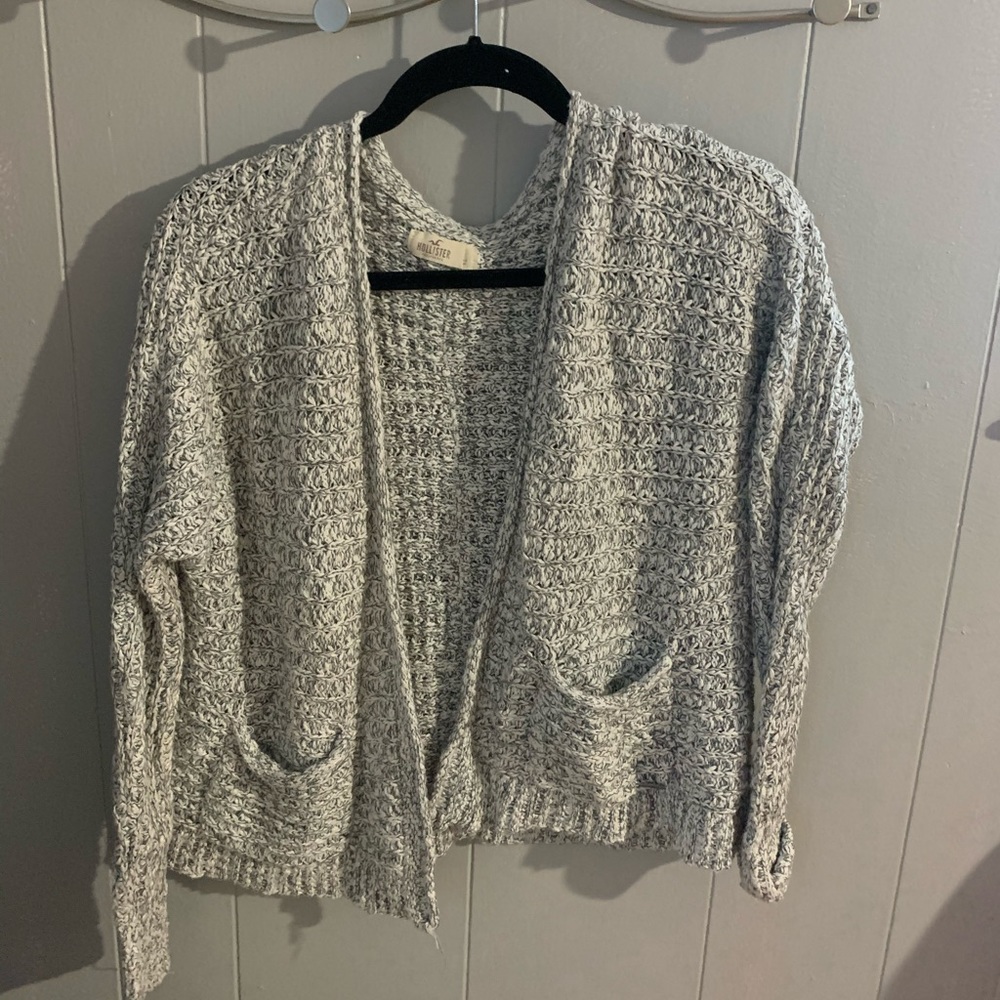 size small oversized hollister cartigan